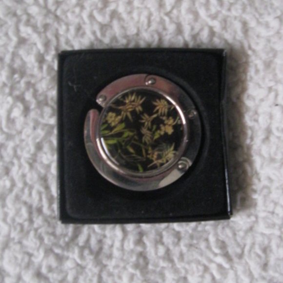 Magnetic Purse Hanger for Table - Picture 1 of 2